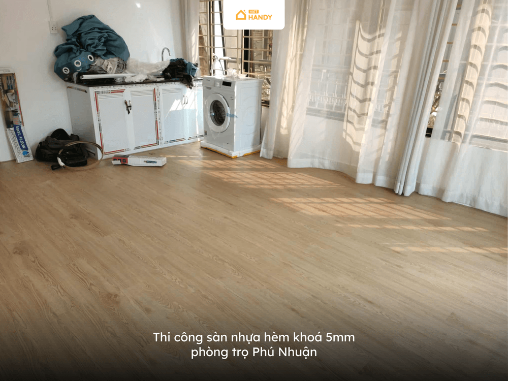 Thi công sàn nhựa hèm khoá 5mm phòng trọ Phú Nhuận